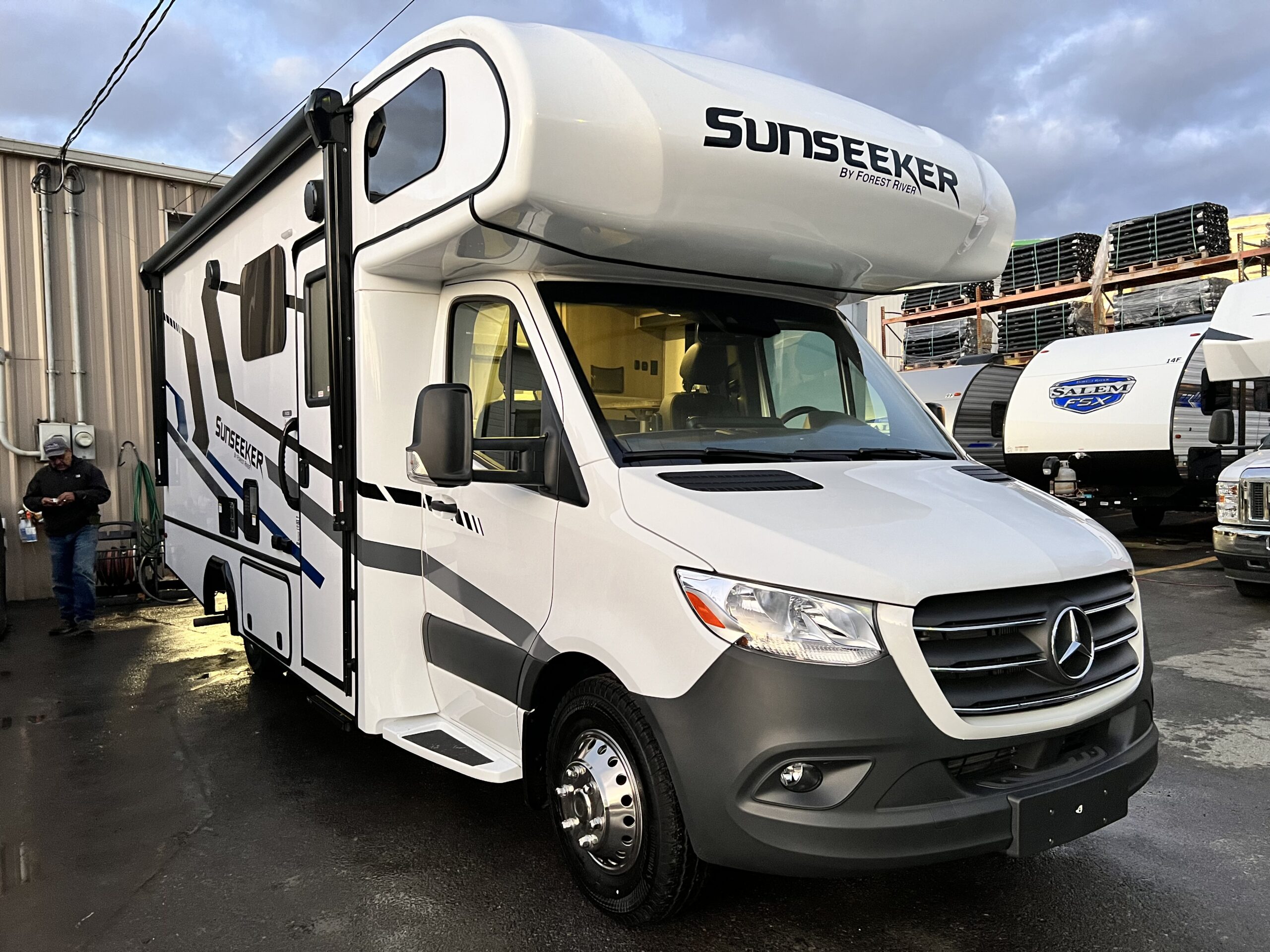 Motorhome available from Rent RV in Portland, Oregon